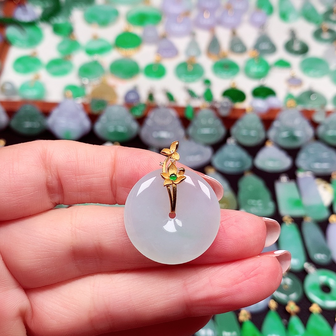 翡翠18K金镶嵌颈饰