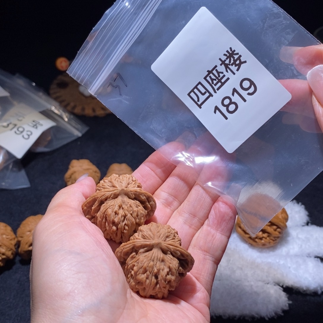文玩核桃吊坠汉高楼36