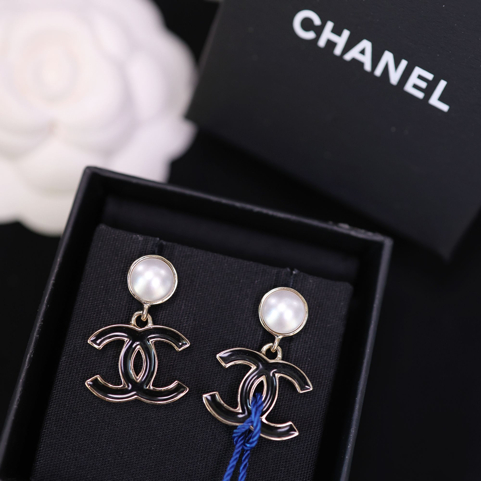 未使用 Chanel/香奈儿 25p中号珍珠黑珐琅双C吊坠耳环 06385