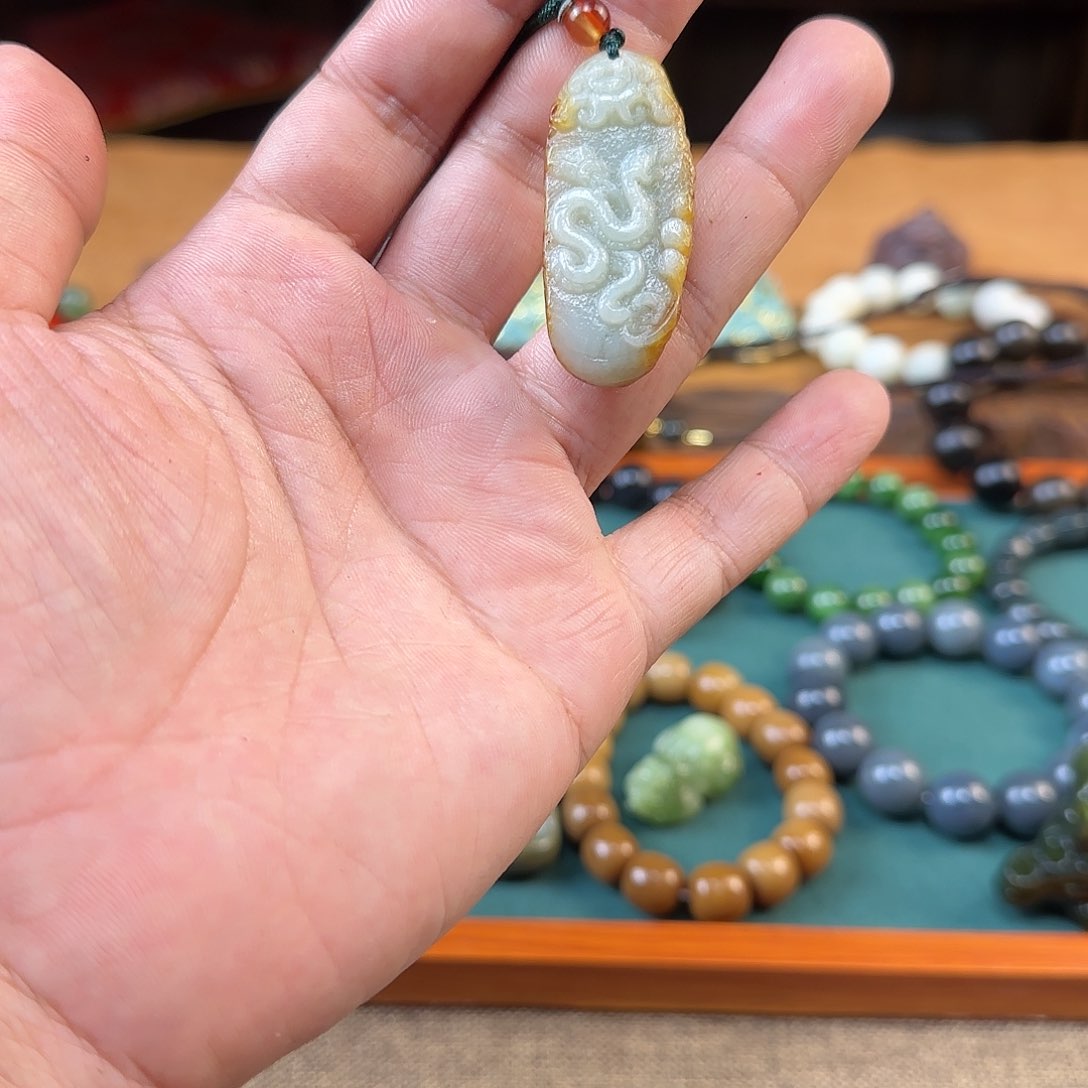 和田玉未镶嵌颈饰