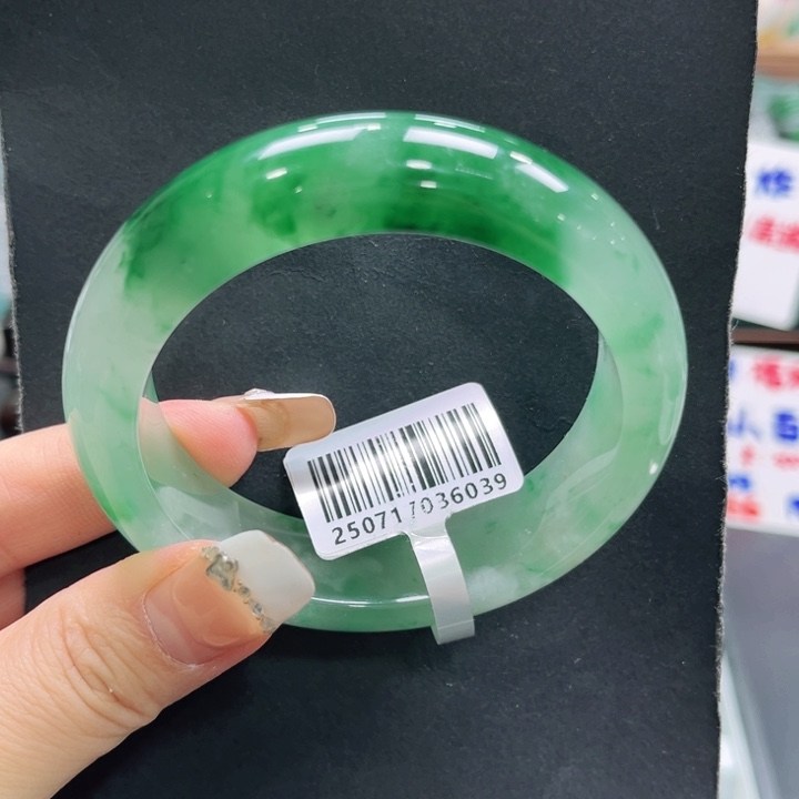 石英质玉（非洲翠）未镶嵌手镯