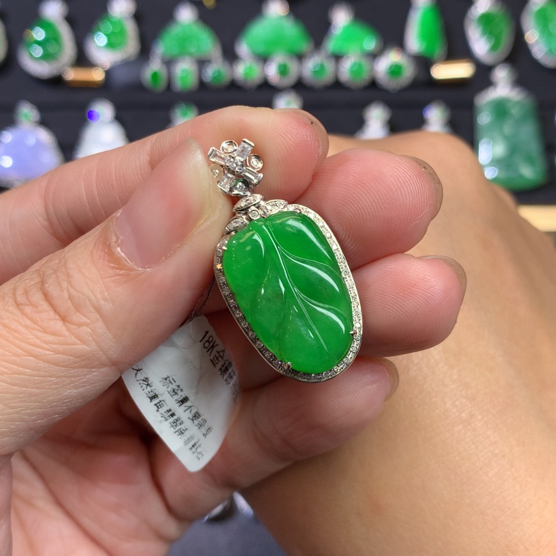 翡翠18K金镶嵌吊坠(不含链)有色点