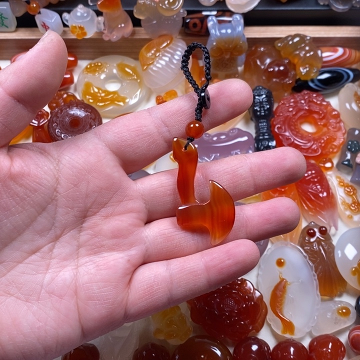 田***圆玛瑙/玉髓未镶嵌颈饰