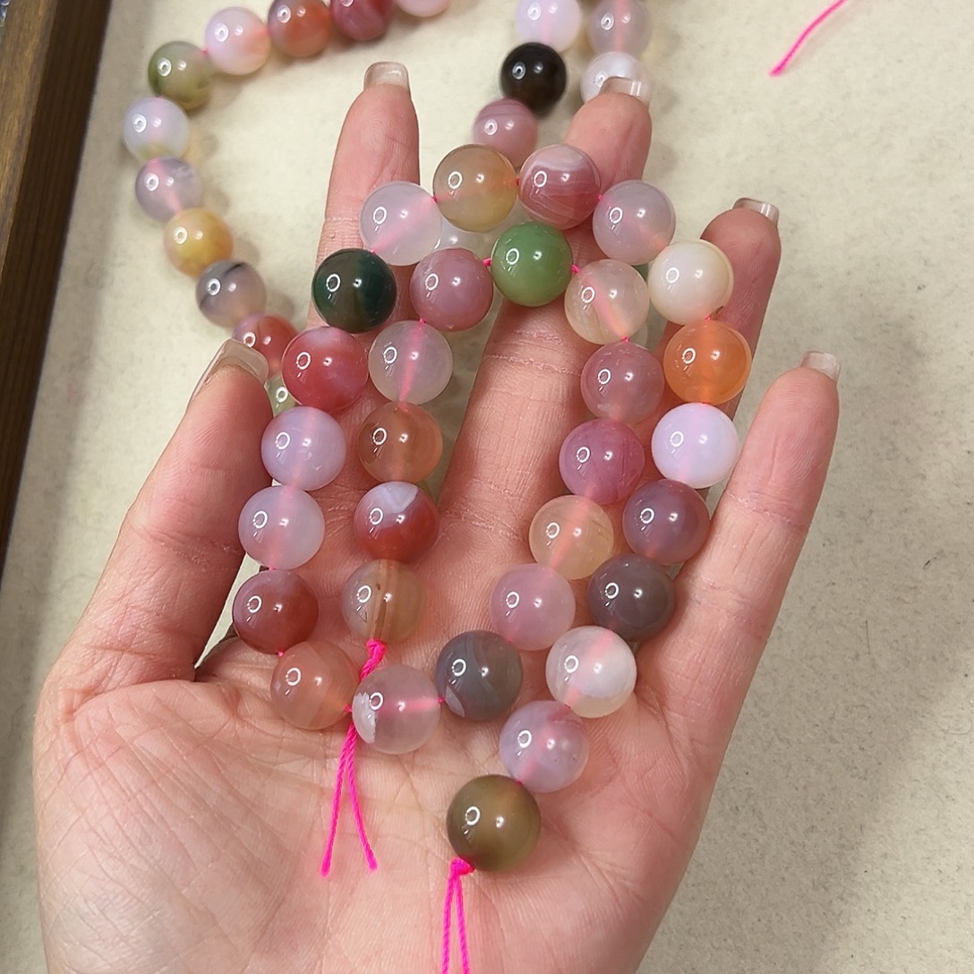 龍***下玛瑙/玉髓未镶嵌珠宝半成品，卡12盐源玛瑙一条