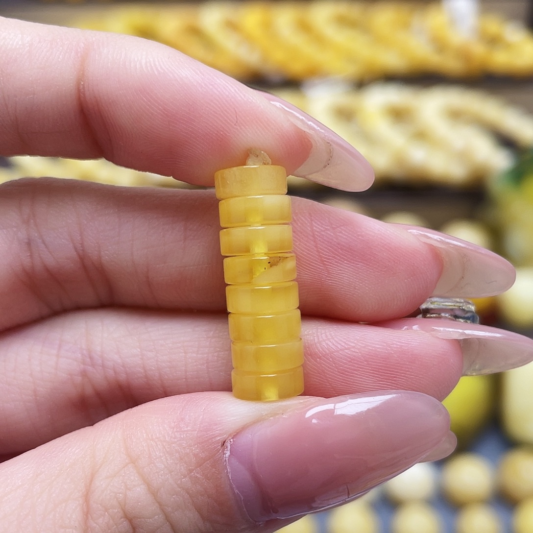 未镶嵌琥珀裸石7.5*2.5mm隔片瑕疵