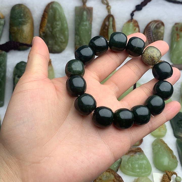 岫岩河磨玉（透闪石质玉）未镶嵌把件