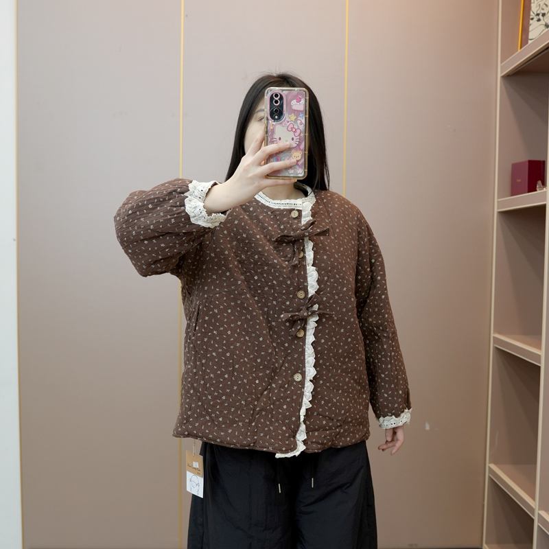 秋冬服装保暖厚款冬季加厚休闲短款宽松蕾丝边拼接S2401