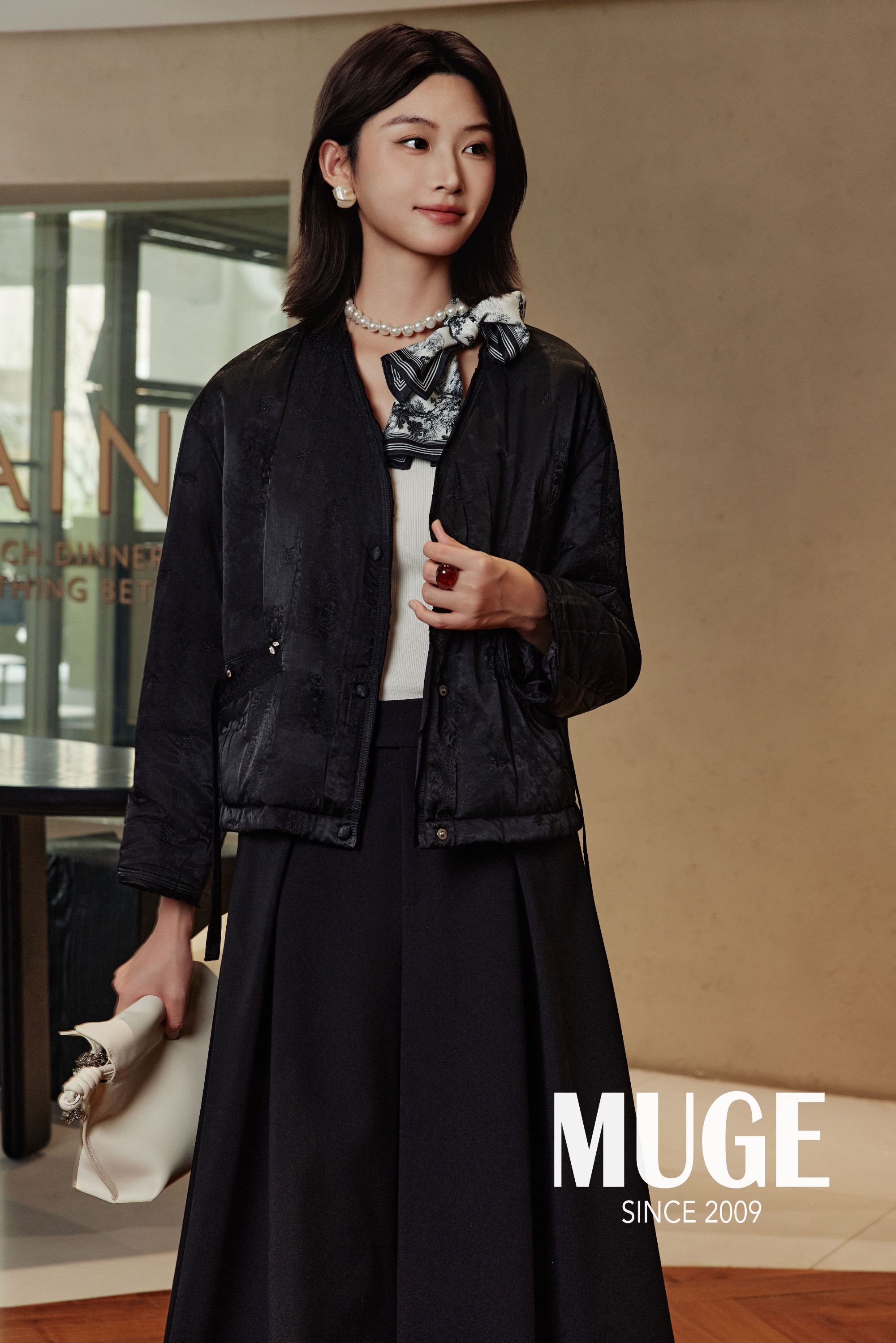 慕歌MUGE/限量款短款黑色骆驼绒 外套 521806