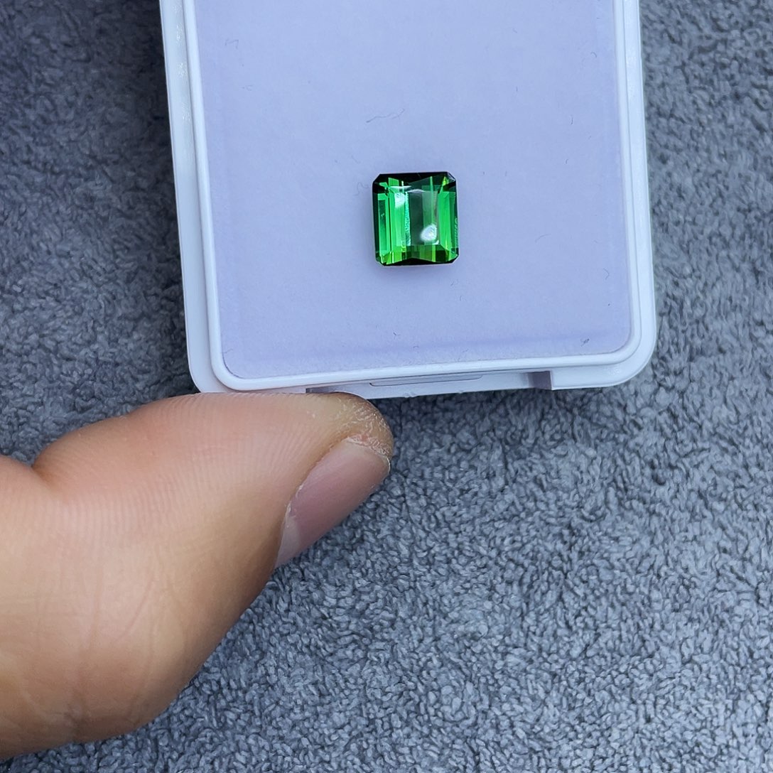 碧玺未镶嵌裸石1.88Ct