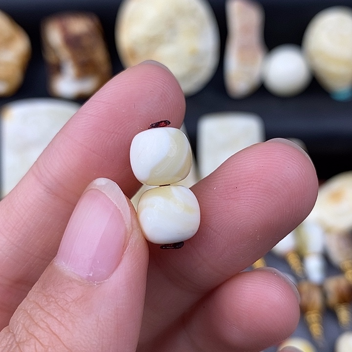 琥珀未镶嵌裸石9瓷白对珠c935