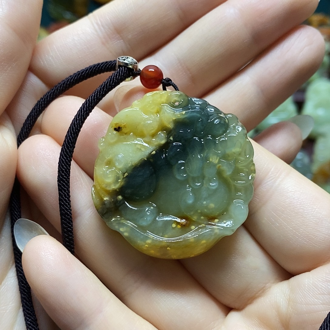 岫玉未镶嵌吊坠(赠链)