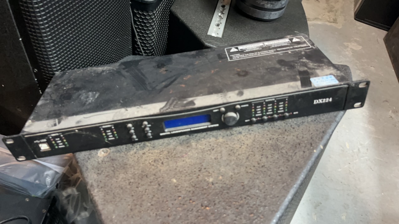 效果处理器一台。不包好坏，不包邮