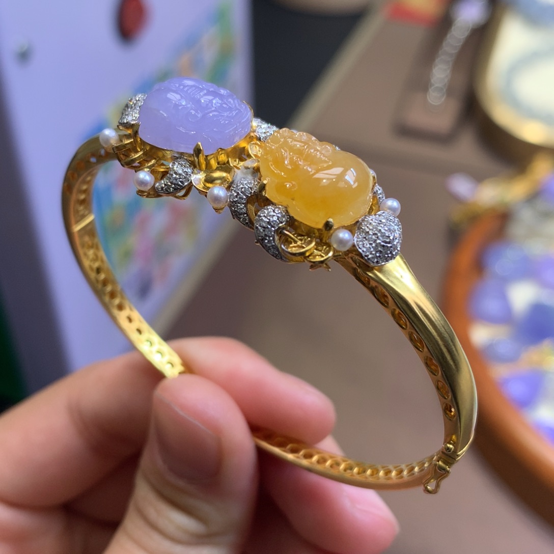 翡翠18K金镶嵌颈饰翡翠