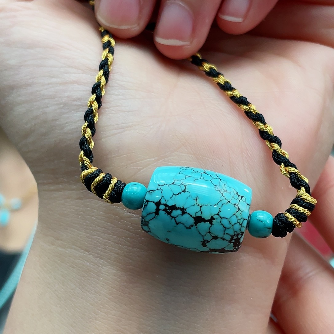 绿松石颈饰未镶嵌