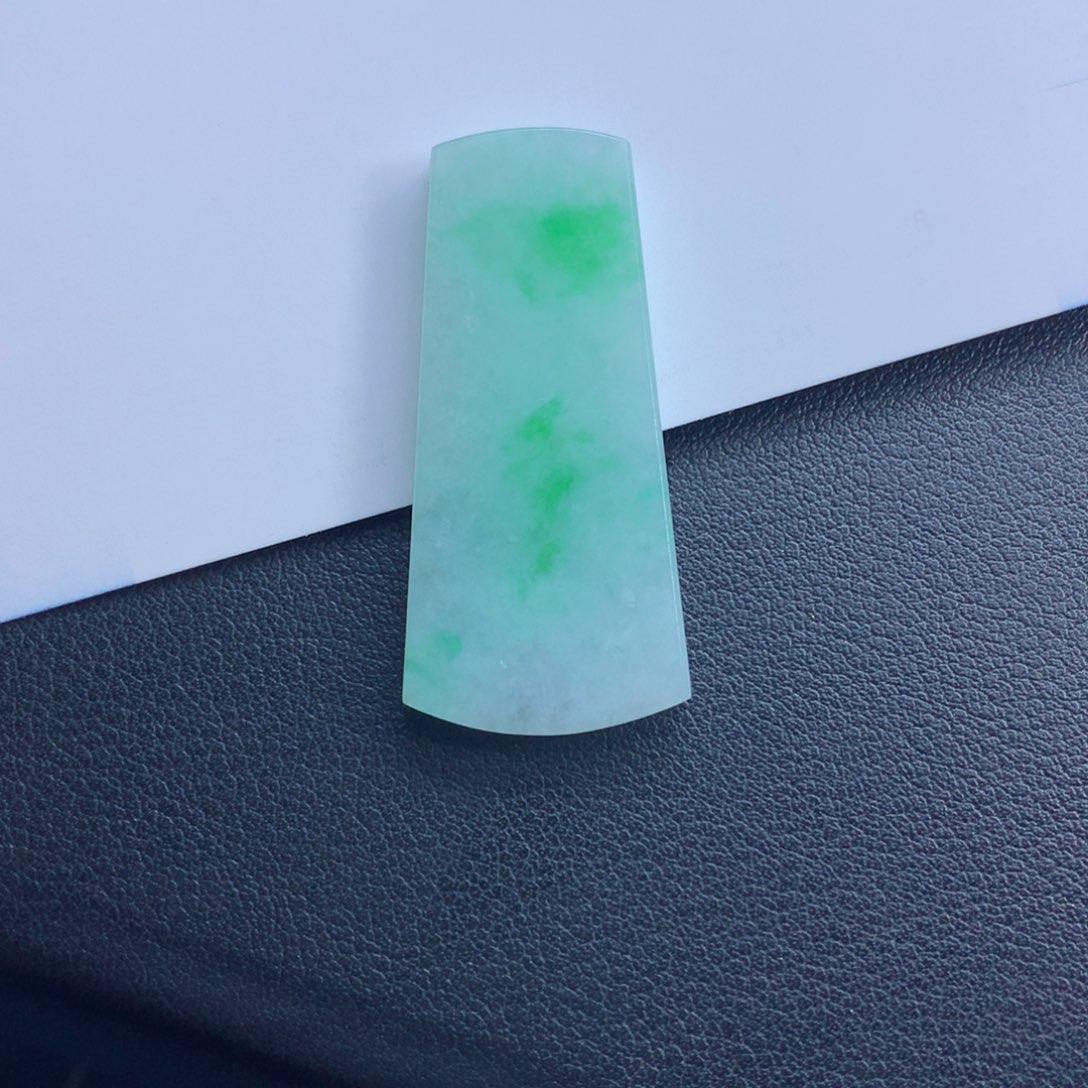 翡翠颈饰未镶嵌无事牌