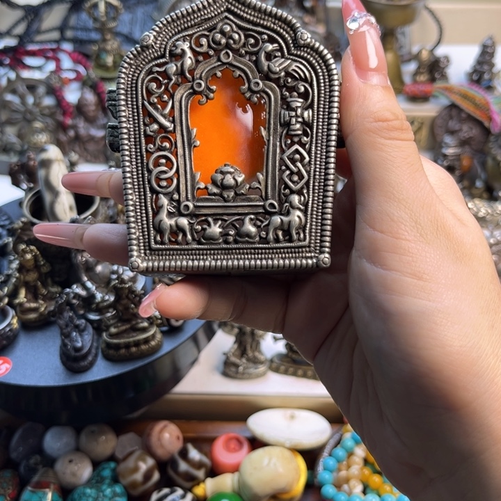 丁***泥塑闪价漏价一件