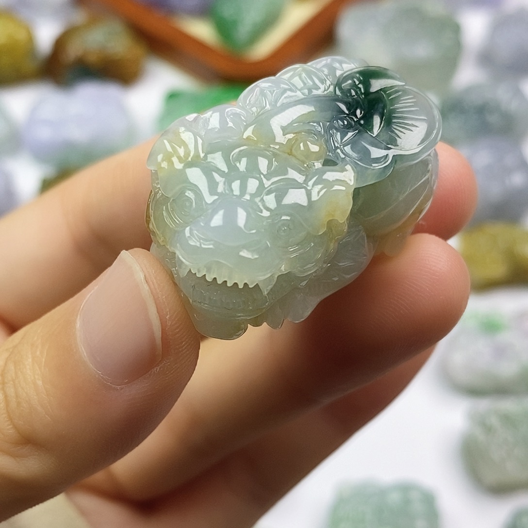 翡翠未镶嵌颈饰貔貅