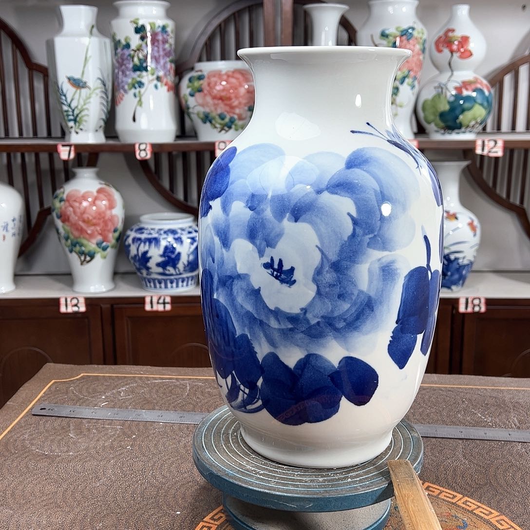 摆件景德镇陶瓷大冬青牡