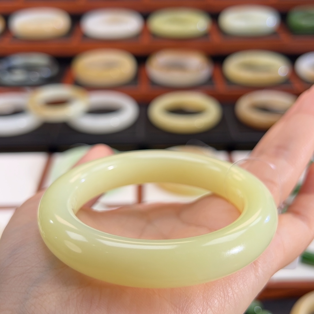 和田玉（黄玉）未镶嵌手镯菠萝黄