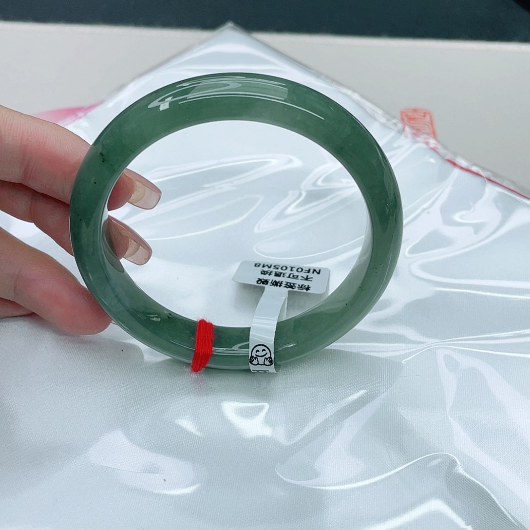 翡翠手镯未镶嵌正58