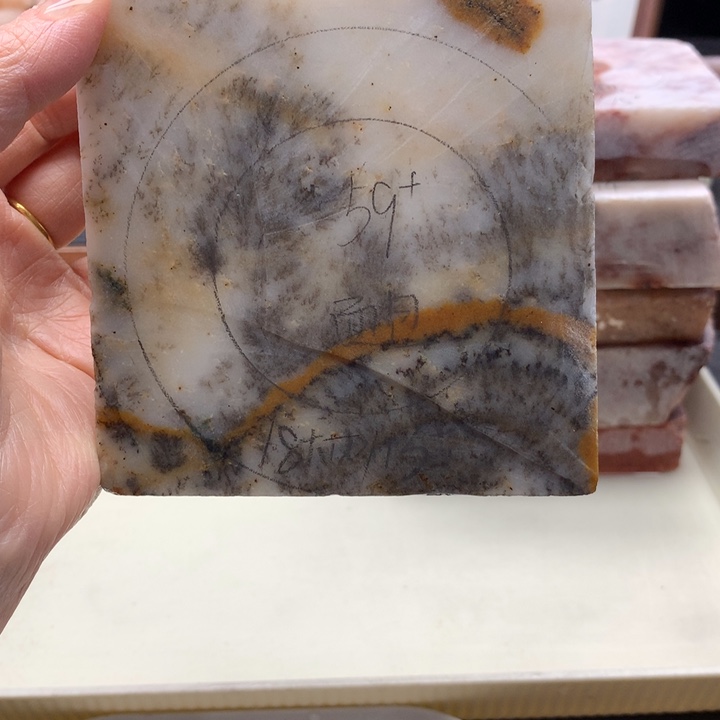 阳***成石英岩玉未镶嵌手镯