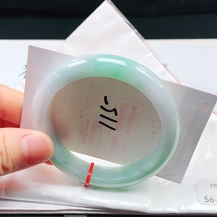 翡翠手镯未镶嵌56圈口