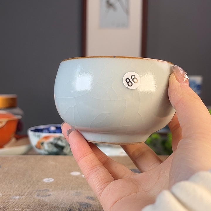 摆件景德镇陶瓷茶杯里