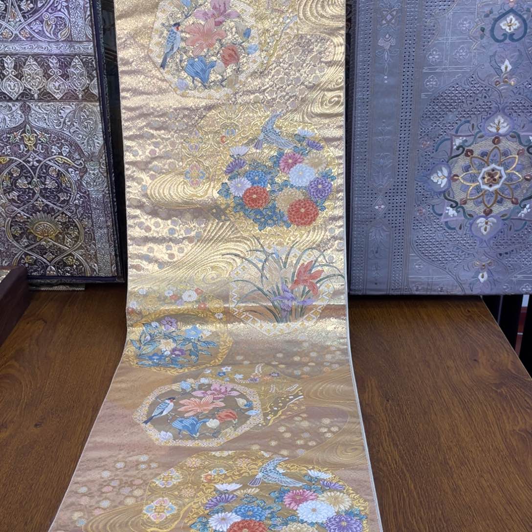 织绣八边形花鸟纹