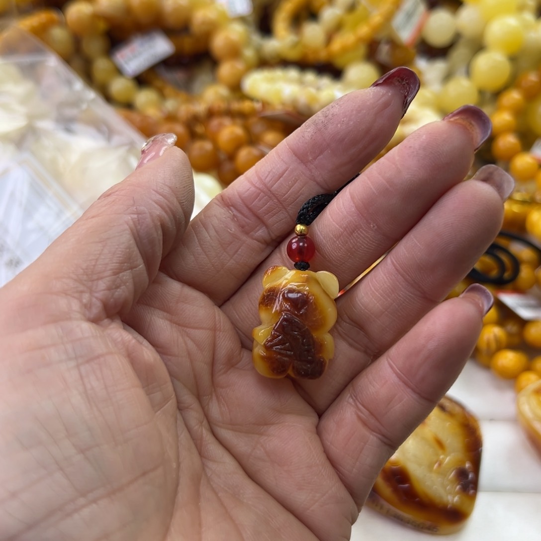 琥珀珠宝奇石未镶嵌