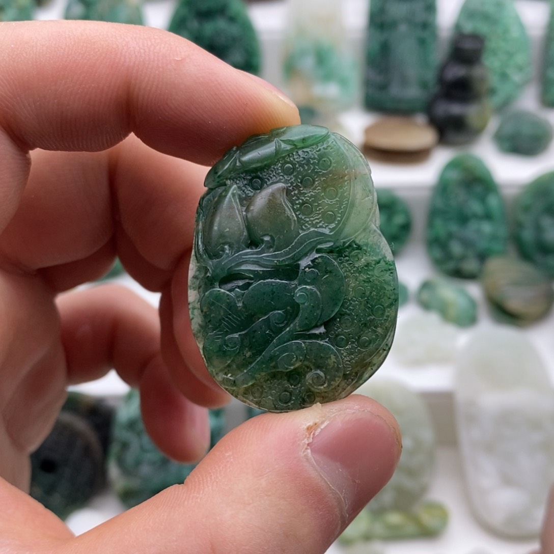 独山玉颈饰未镶嵌