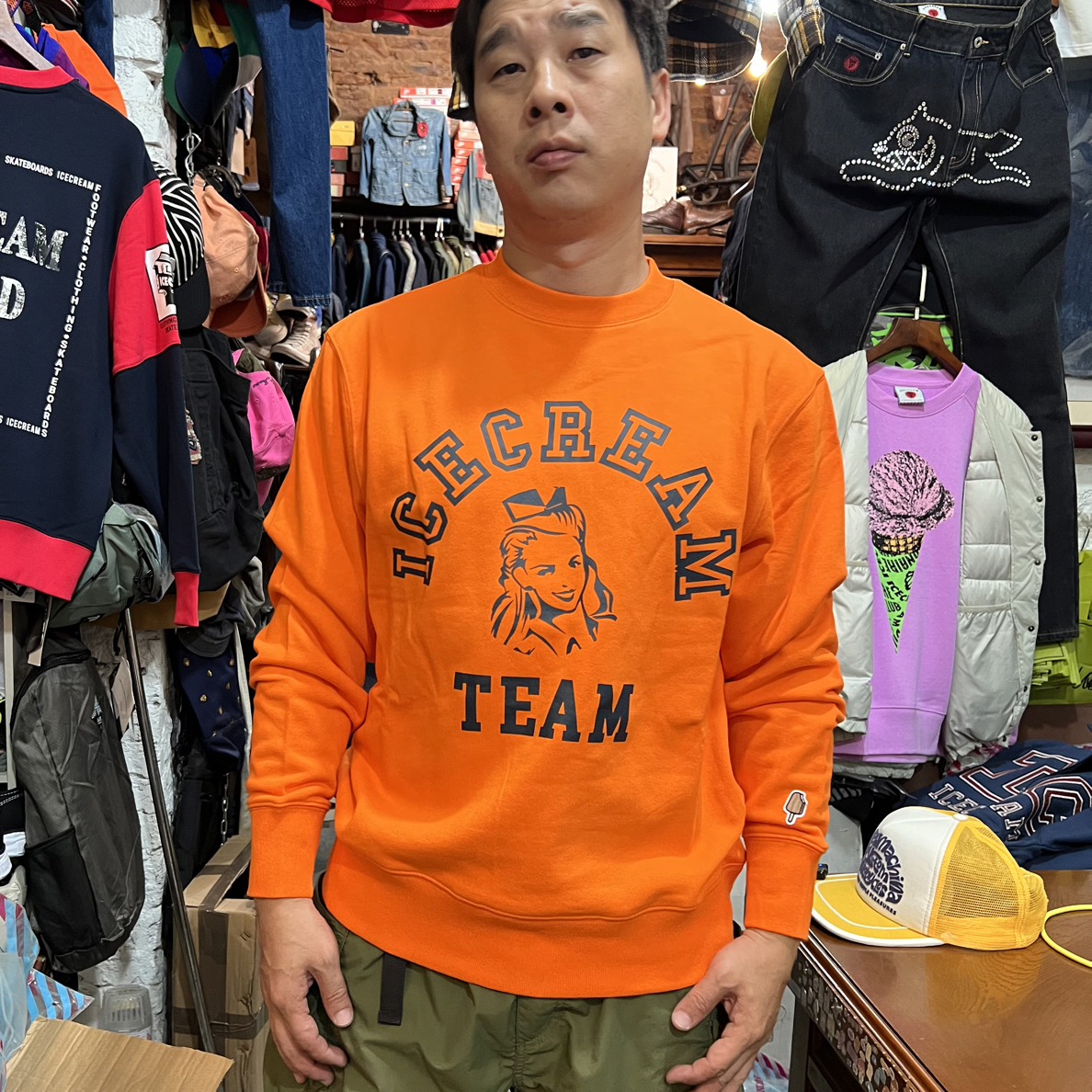 bbc橙色圆领卫衣