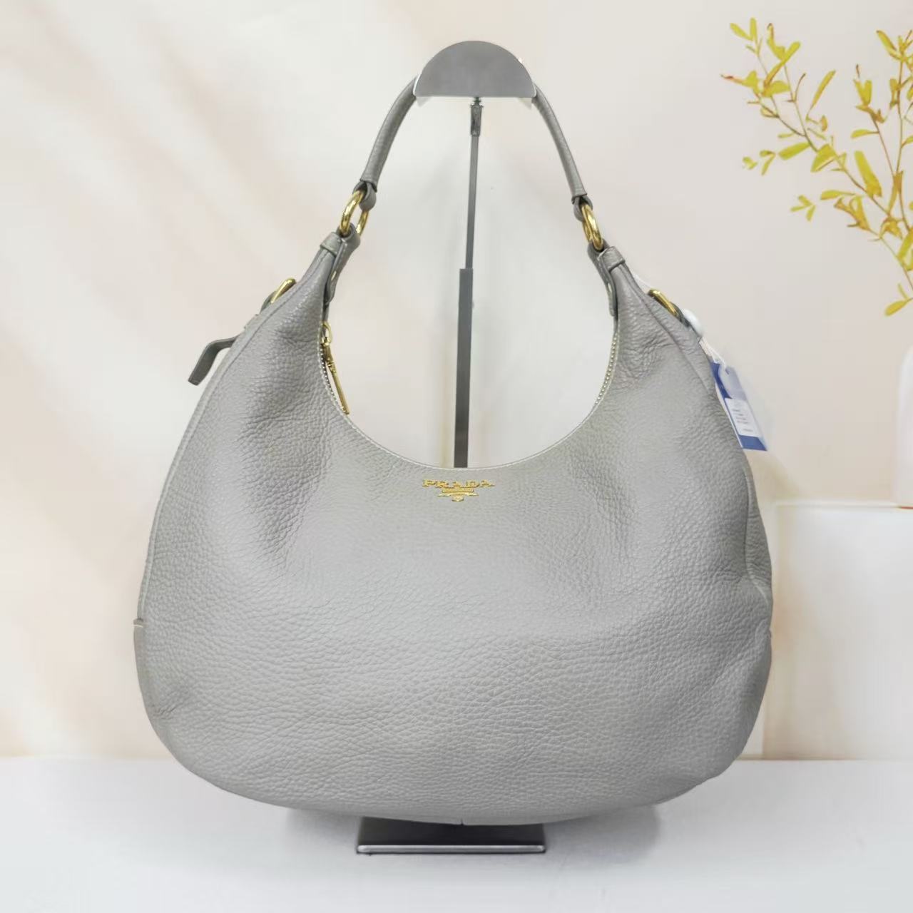 95新 Prada/普拉达 普拉达灰色腋下8081/二奢包包