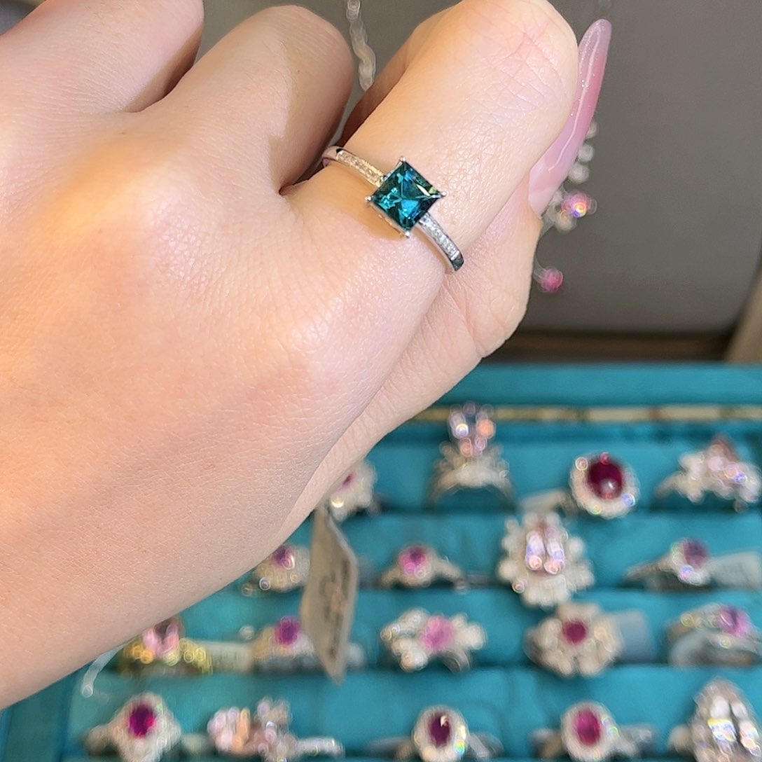 碧玺戒指18K金镶嵌戒指