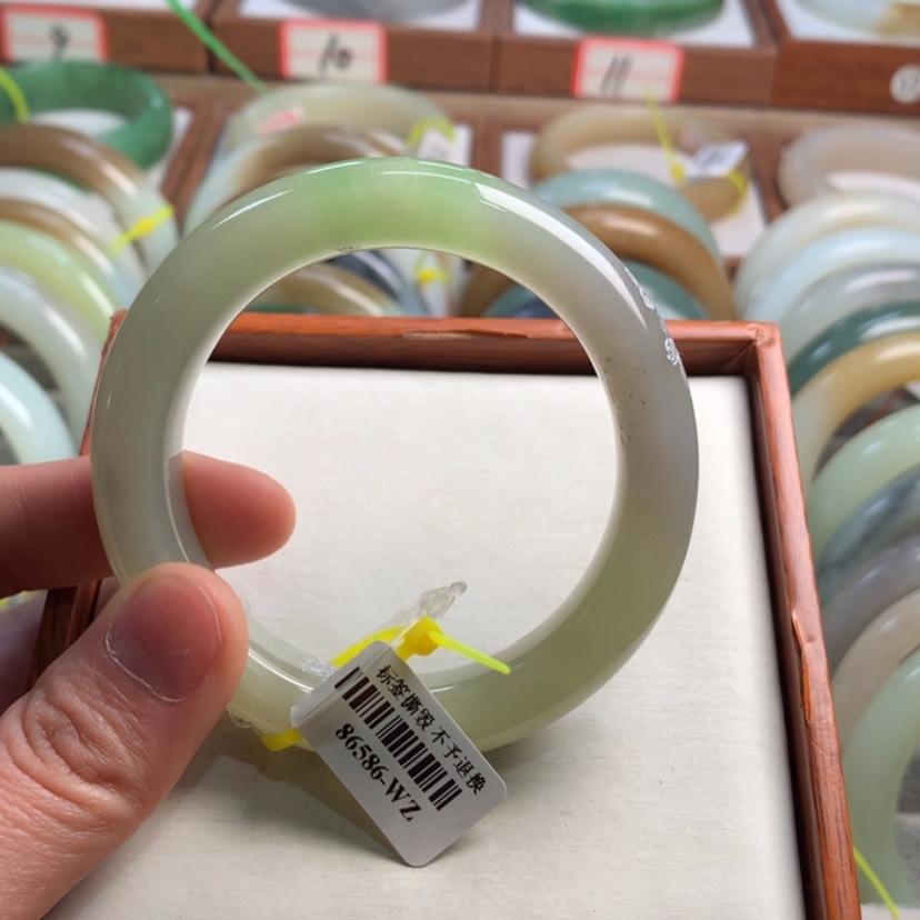 【闪购商品】和田玉手镯未镶嵌54