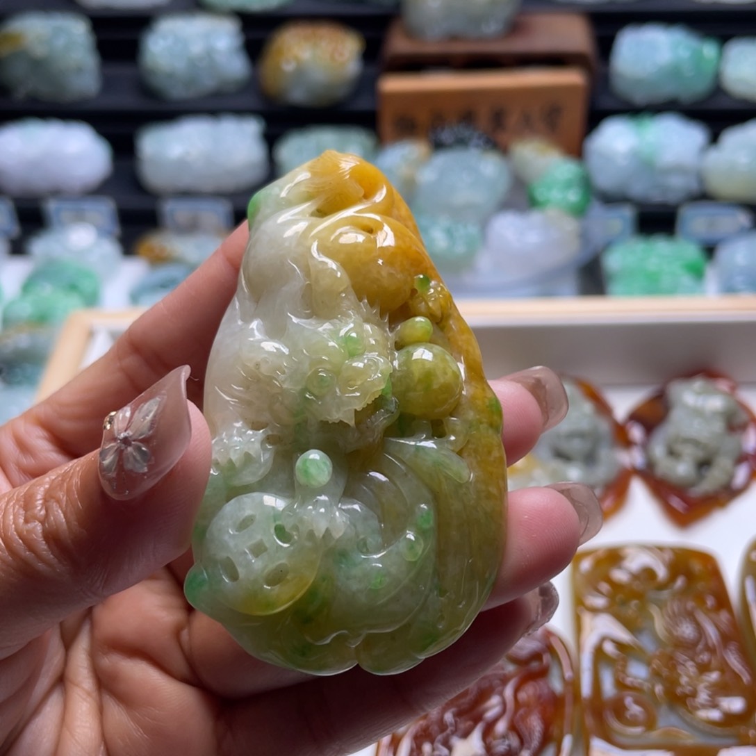 翡翠颈饰未镶嵌貔貅