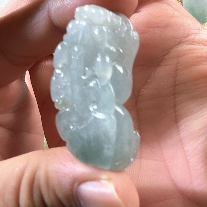 翡翠未镶嵌颈饰貔貅