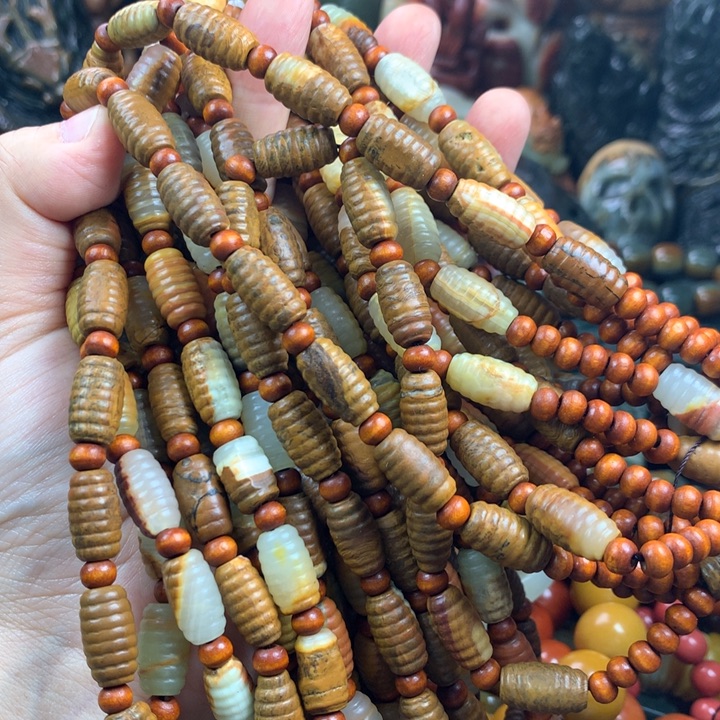 透闪石质玉未镶嵌珠宝奇石