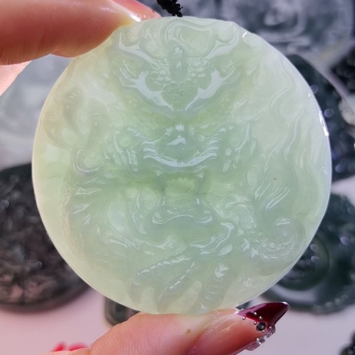 翡翠颈饰未镶嵌天然的A货翡翠多样性发货