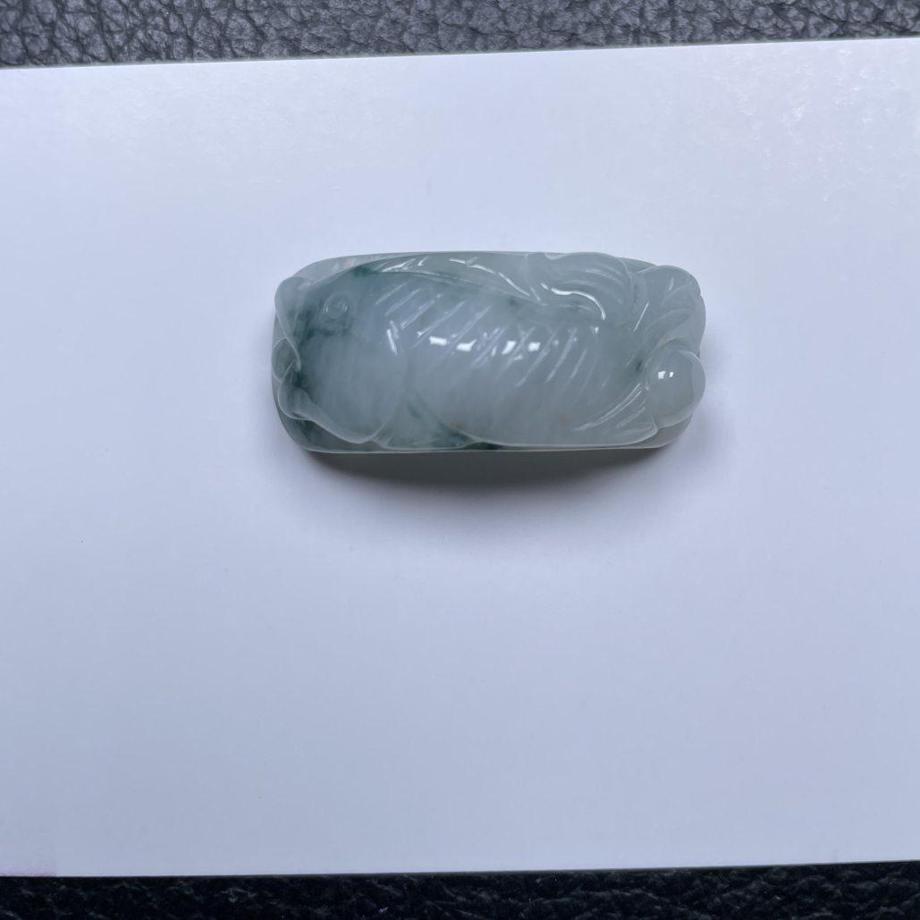 天然翡翠A货、漂花手牌，尺寸约33x14x7mm、一个50元