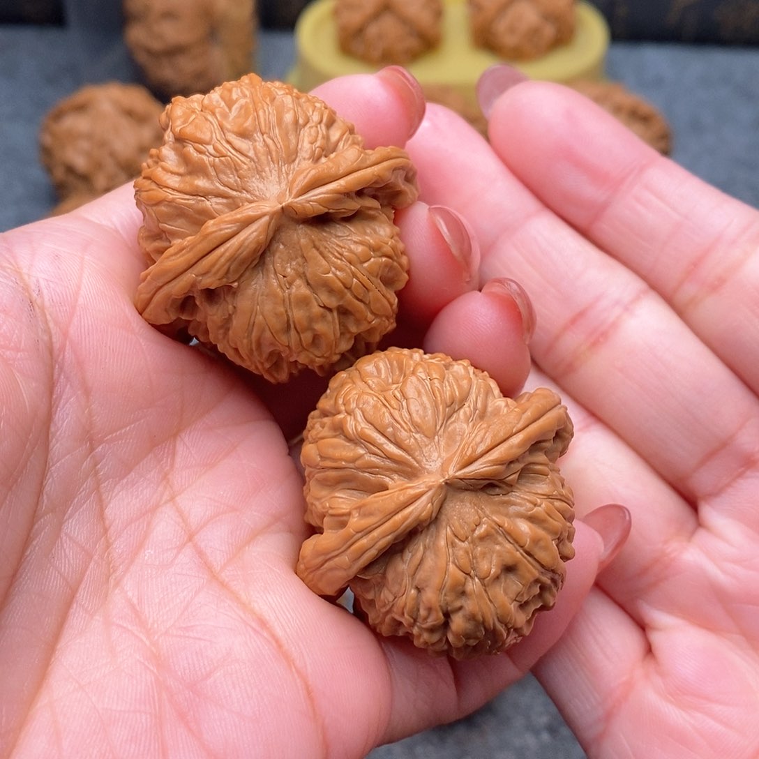 文玩核桃把件精品特价白狮子球白41全品