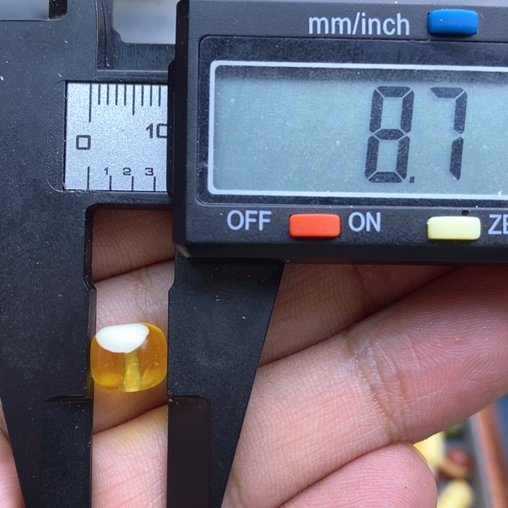 琥珀裸石未镶嵌24号8.7*7.6微瑕