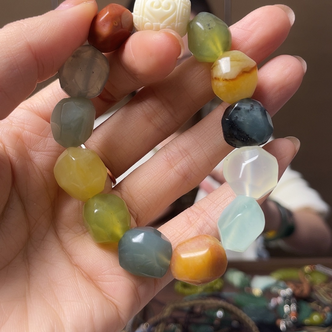 和田玉（糖玉）未镶嵌颈饰