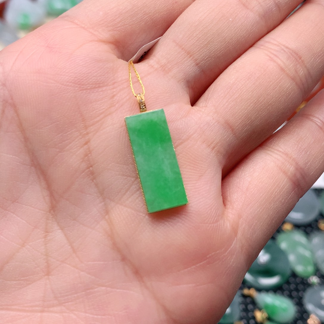 【闪购商品】翡翠吊坠(不含链)18K金镶嵌