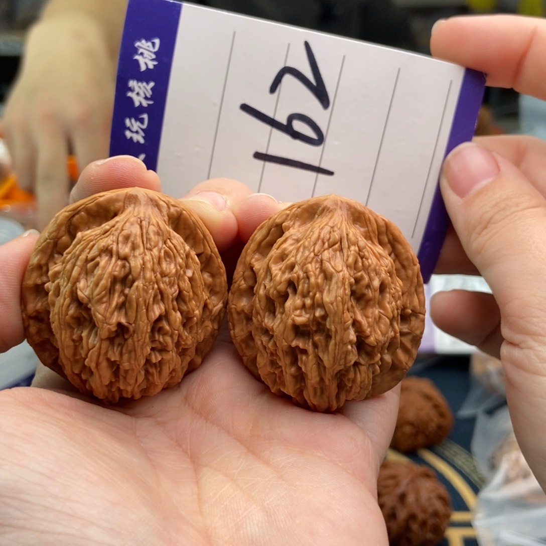 文玩核桃吊坠38虎头