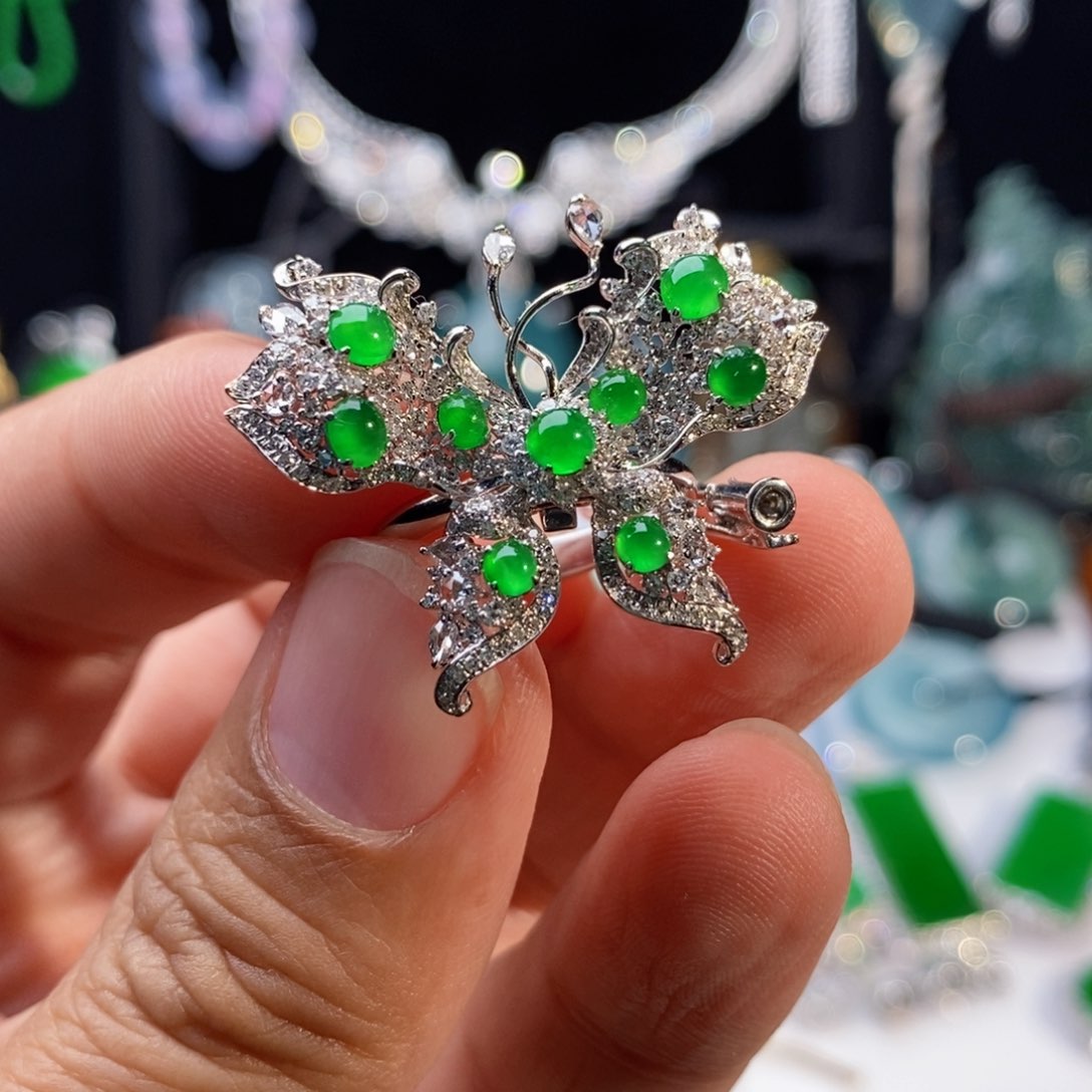 翡翠颈饰18K金镶嵌冰阳绿三用款蝴蝶