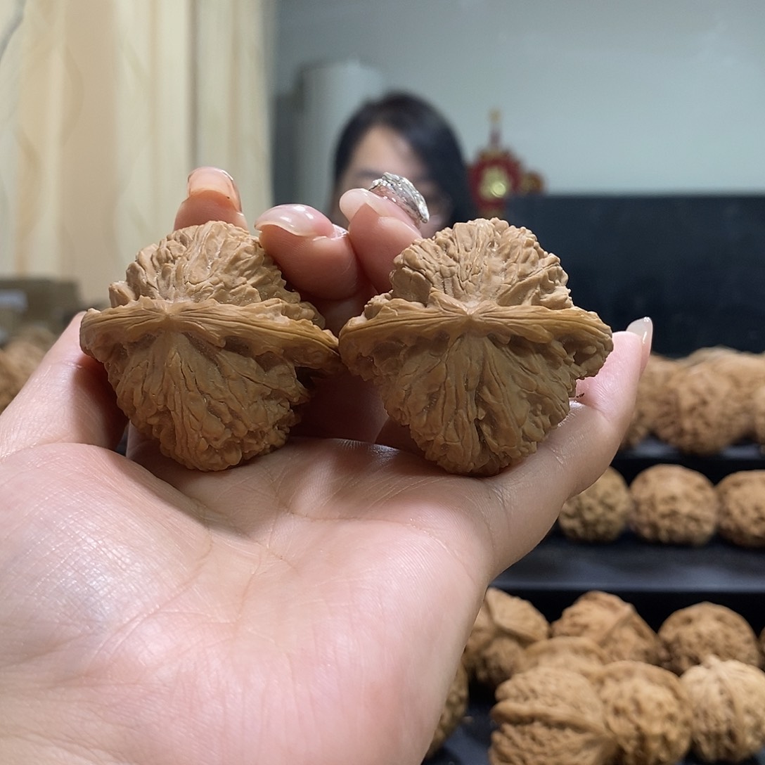 把件文玩核桃抖*来45➕白狮子有修