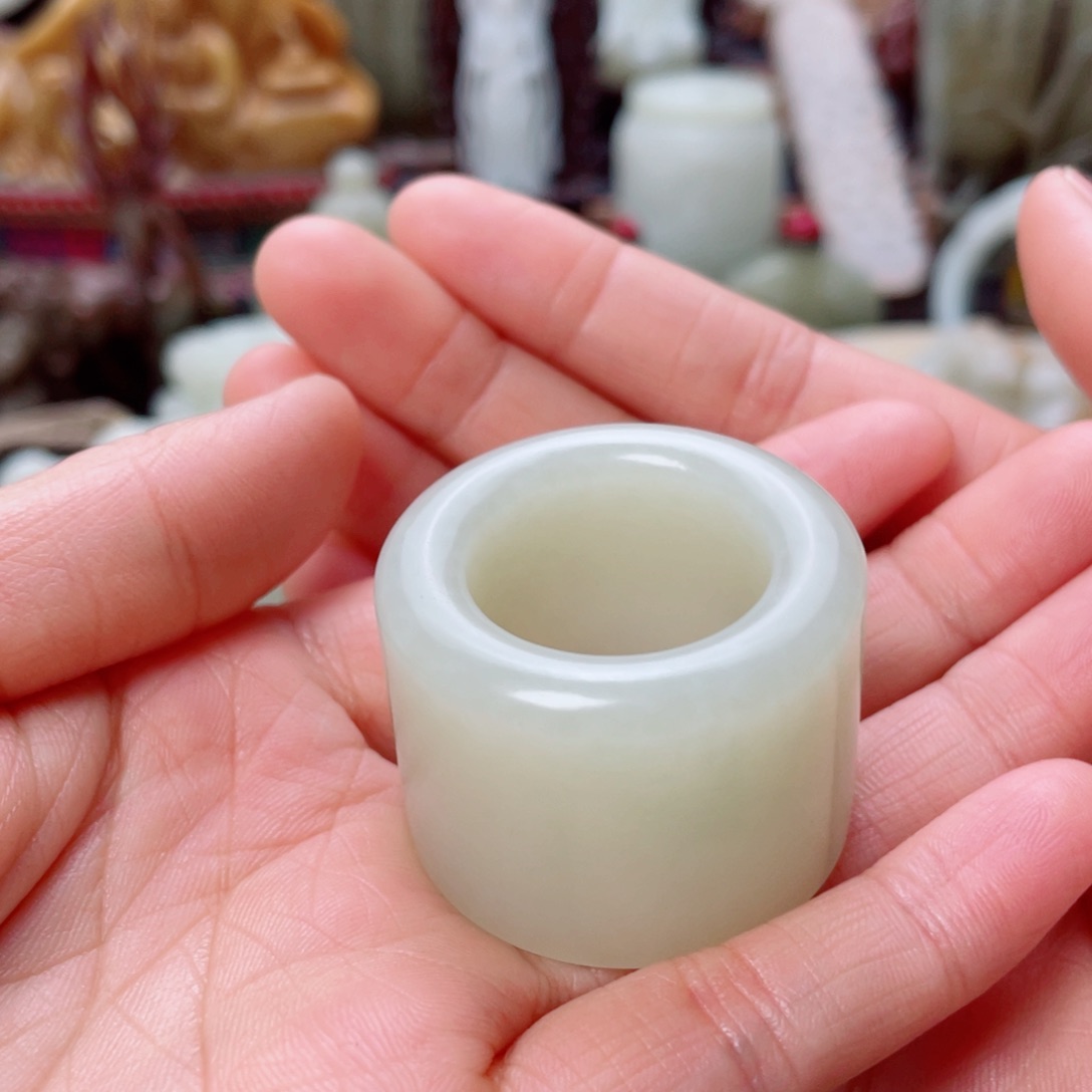 光***者和田玉未镶嵌把件扳指一个