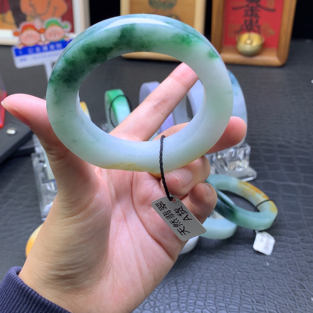 定制翡翠未镶嵌翡翠手镯