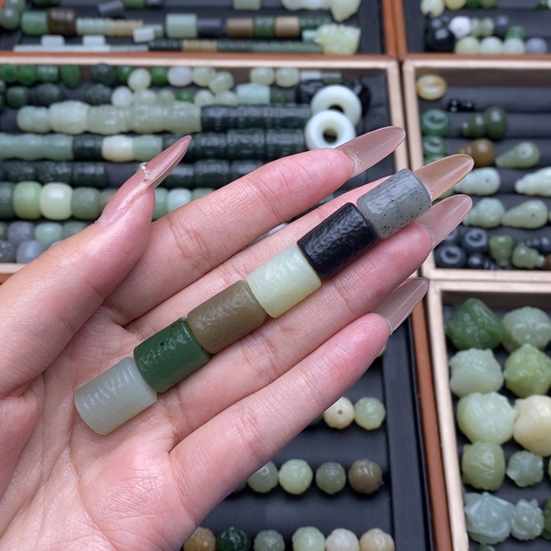 啾***喵和田玉未镶嵌珠宝半成品