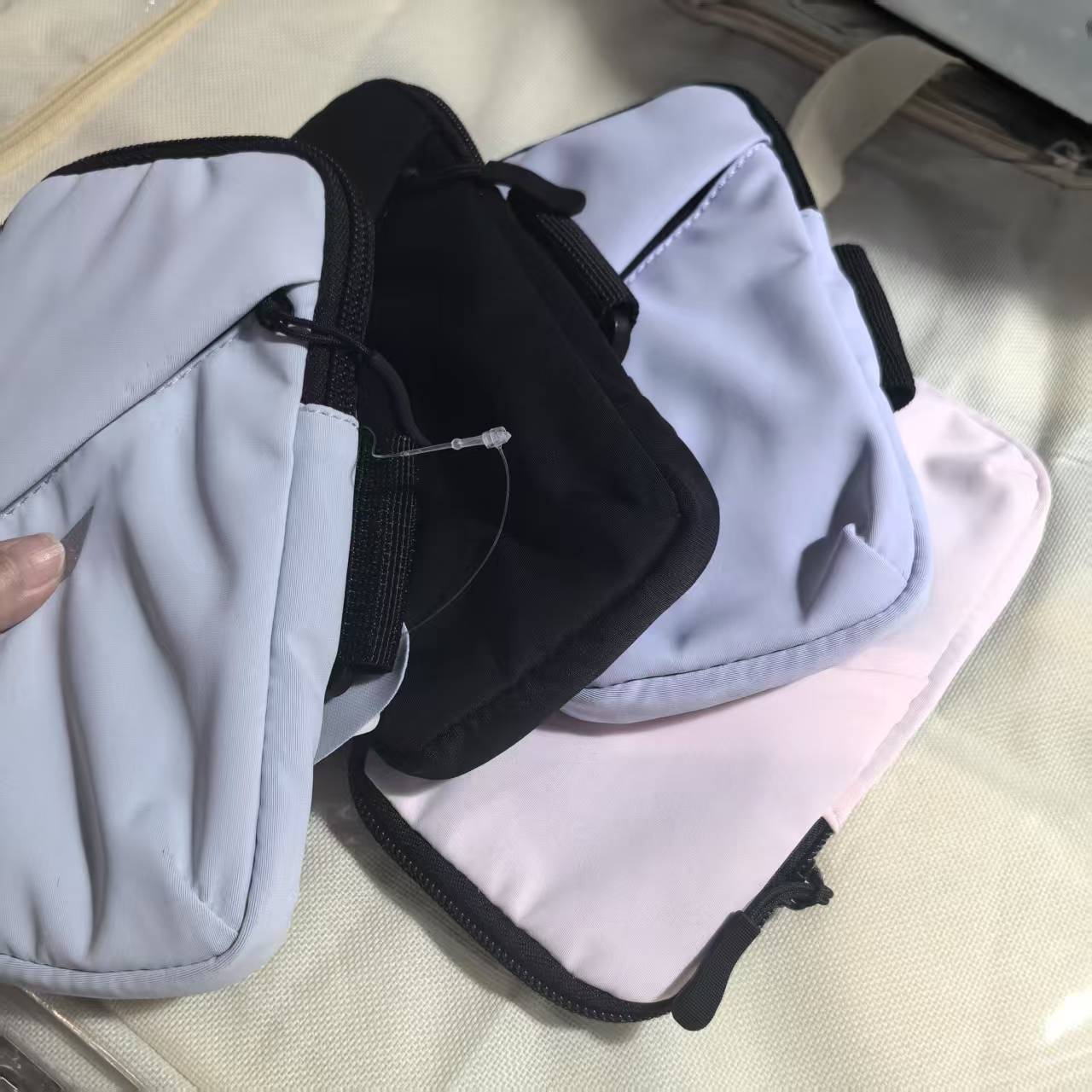 多色手机臂包，颜色不挑，发1